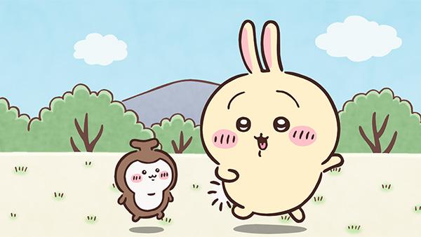 青空と山の見える草原で、うさぎが片足を上げて駆けだし、その横で茶色の小さなカブトムシがいっしょに跳ねている、アニメ「ちいかわ」第88話「新しいともだち③」の場面