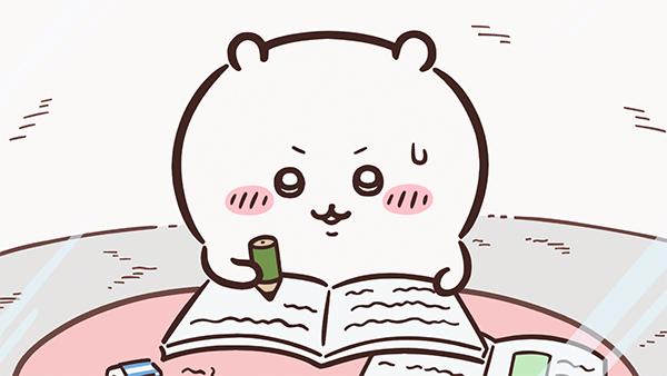 ピンクのテーブルでノートを広げ、緑の鉛筆を持って汗をかきながら勉強するちいかわ。アニメ「ちいかわ」第110話「差し入れ」の場面