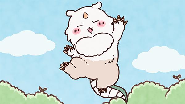 青空とやぶを背景に、角と大きな手足をもつ白い「あのこ」が跳ねている、アニメ「ちいかわ」第330話「あのことでかつよ①」の場面