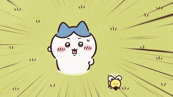 黄緑色の草原で、ハチワレが目を丸くしておどろいた顔をしていて、画面の右下に小さな黄色い虫がいる、アニメ「ちいかわ」第378話「パラレルワールド④」の場面